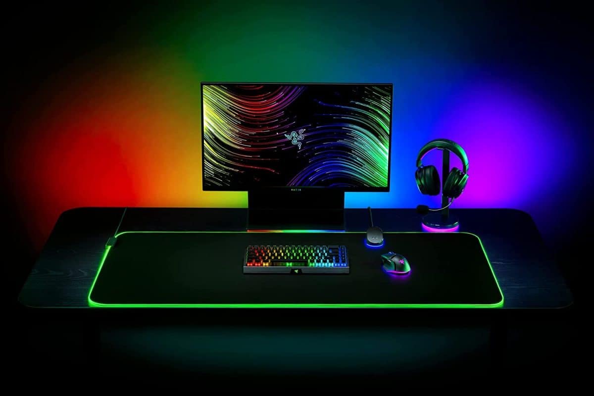 Razer GOLIATHUS CHROMA 3XL - Gaming Mousepad - RGB - Soft, Cloth Material - Balanced Control & Speed